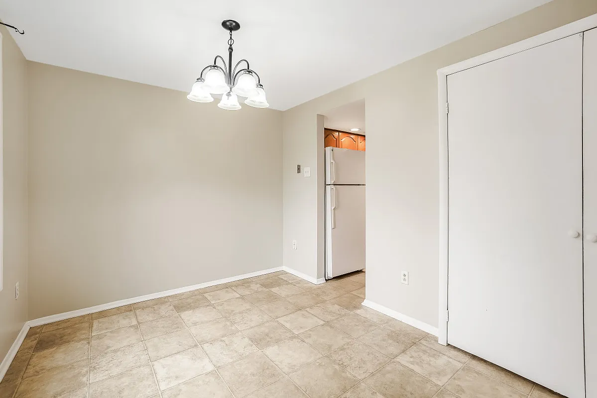 3 bed, 1216 sqft, $2,500 — Photo 3