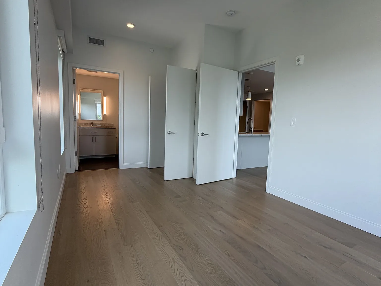 2 bed, 2.0 bath, 874 sqft, $4,900 — Photo 4