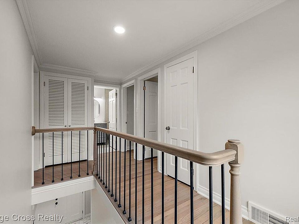 330 N Cranbrook Cross Rd, photo 24