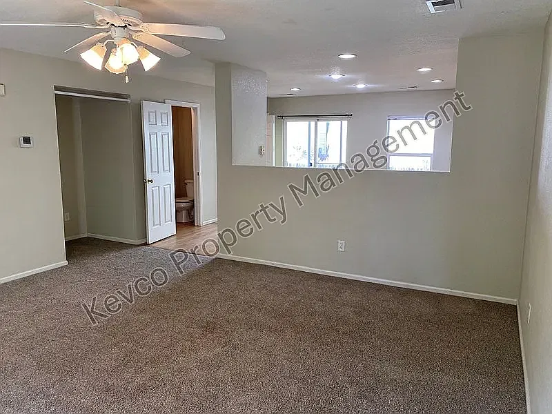 4 bed, 2.5 bath, 1366 sqft, $2,400 — Photo 3