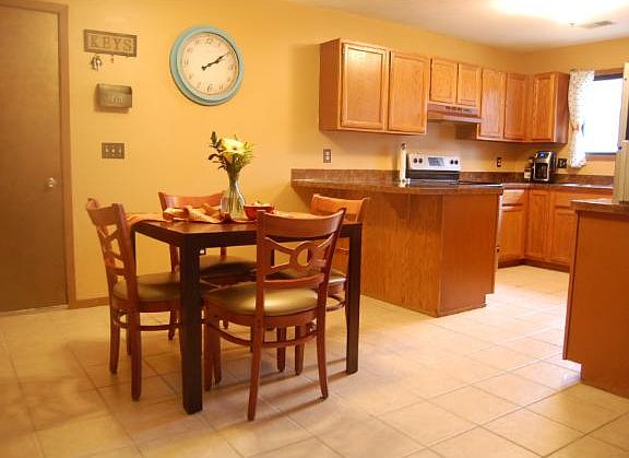 4th image of 108 96th Ln NE