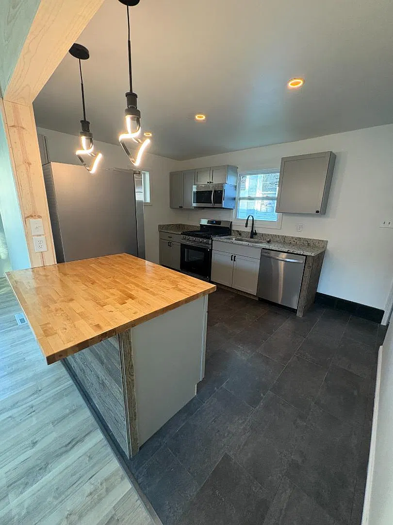 72 2nd Ave — Photo 2