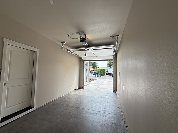 4th image of 4025 Filbert St NE