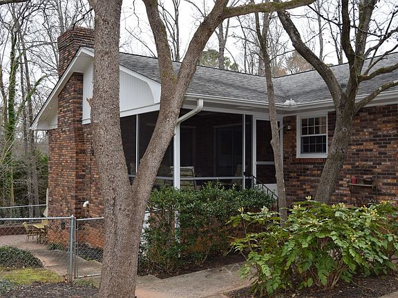 3rd image of 104 Woodcrest St