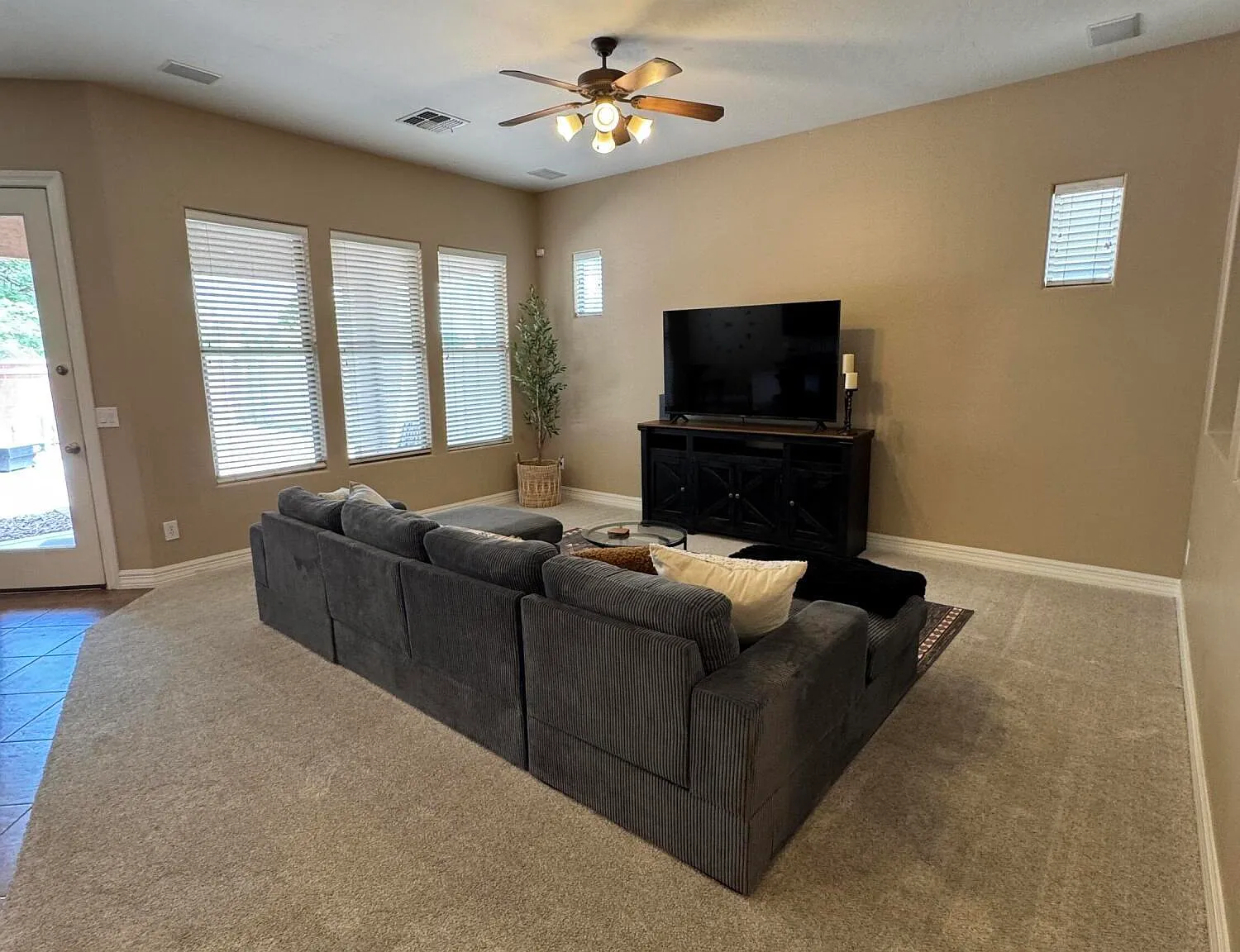 4 bed, 2.5 bath, 2583 sqft, $2,950 — Photo 4
