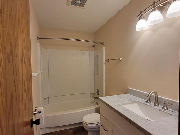 3rd image of 4305 Parkview Ct #4305