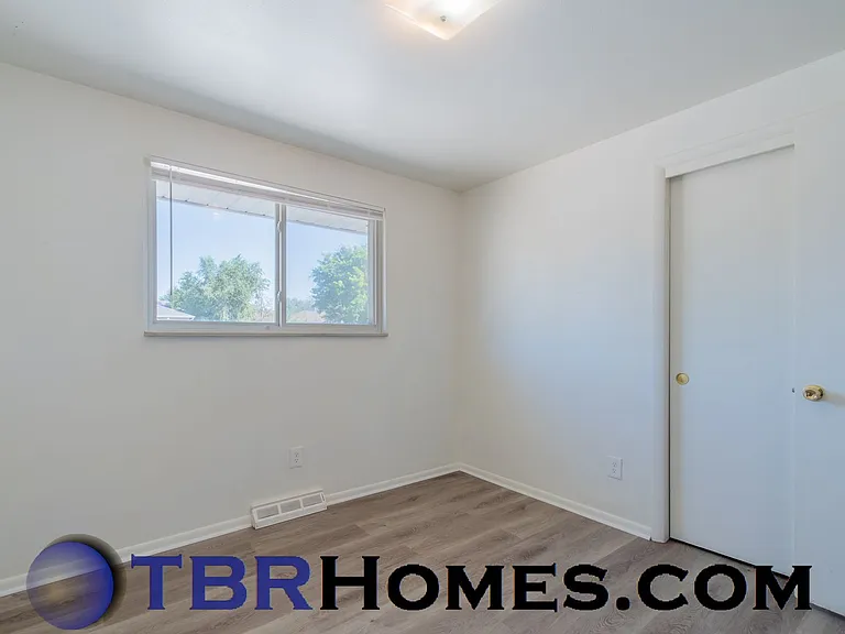 2340 W Harvard Ave — Photo 8