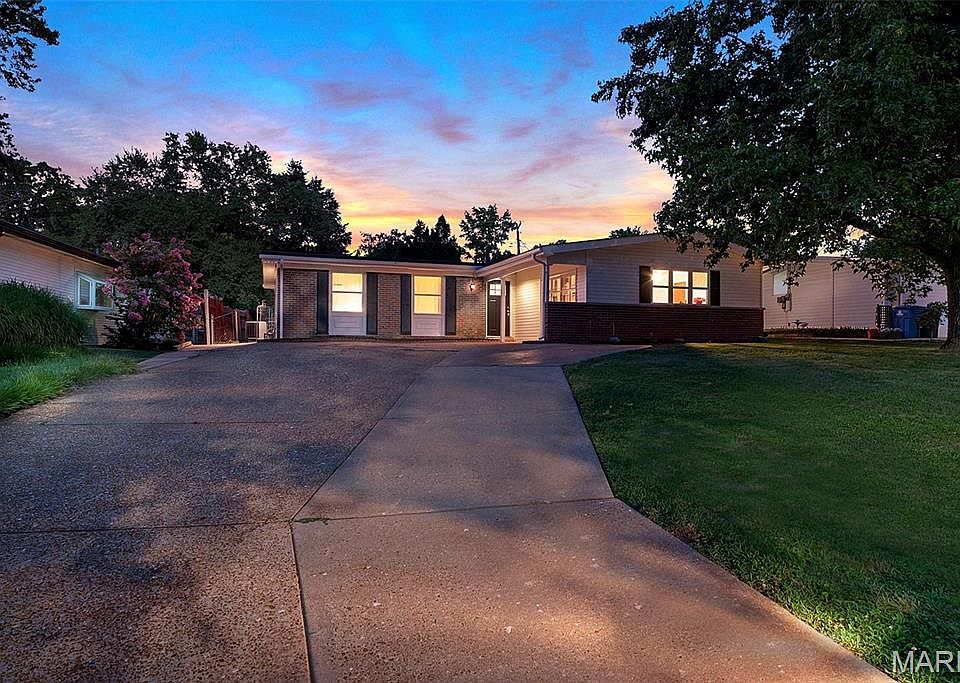 1st image of 2944 Chevron Dr