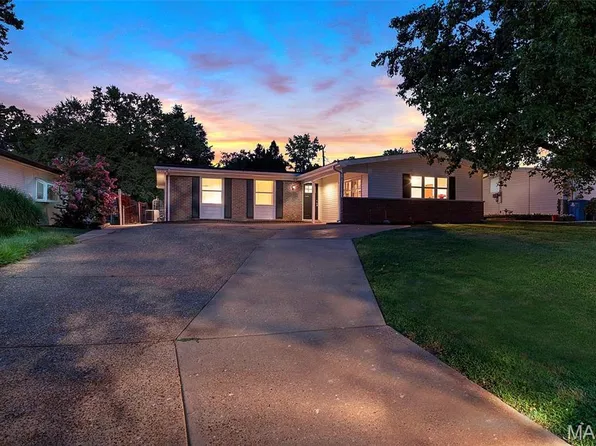 2944 Chevron Dr, Saint Louis, MO 63125