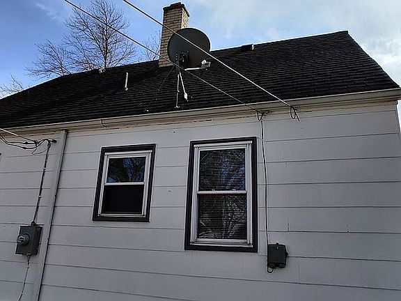 2nd image of 19330 W Chicago St
