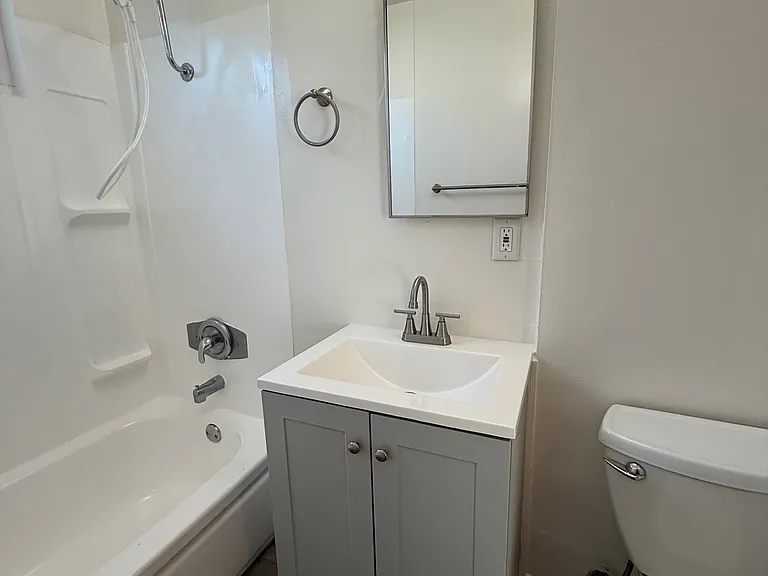 220 Alabama St #E — Photo 17