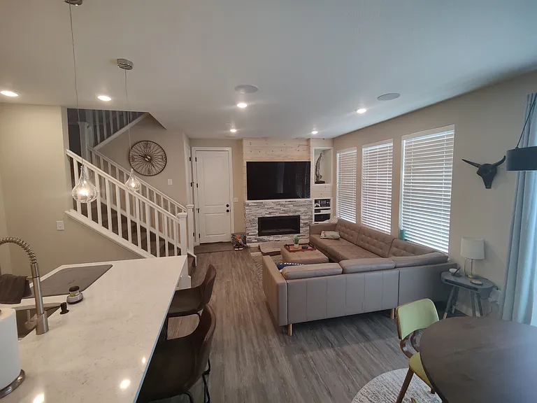 201 W Jamison Ct — Photo 10