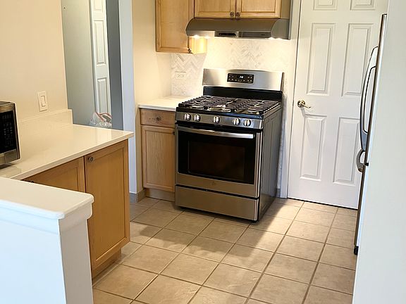 3rd image of 323 Woodbury Ct APT C1