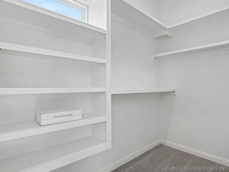 1379 E 13th St — Photo 23