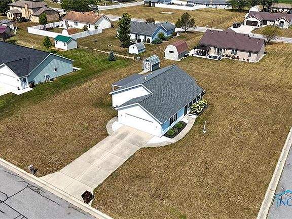 3rd image of 828 Greenbriar Dr