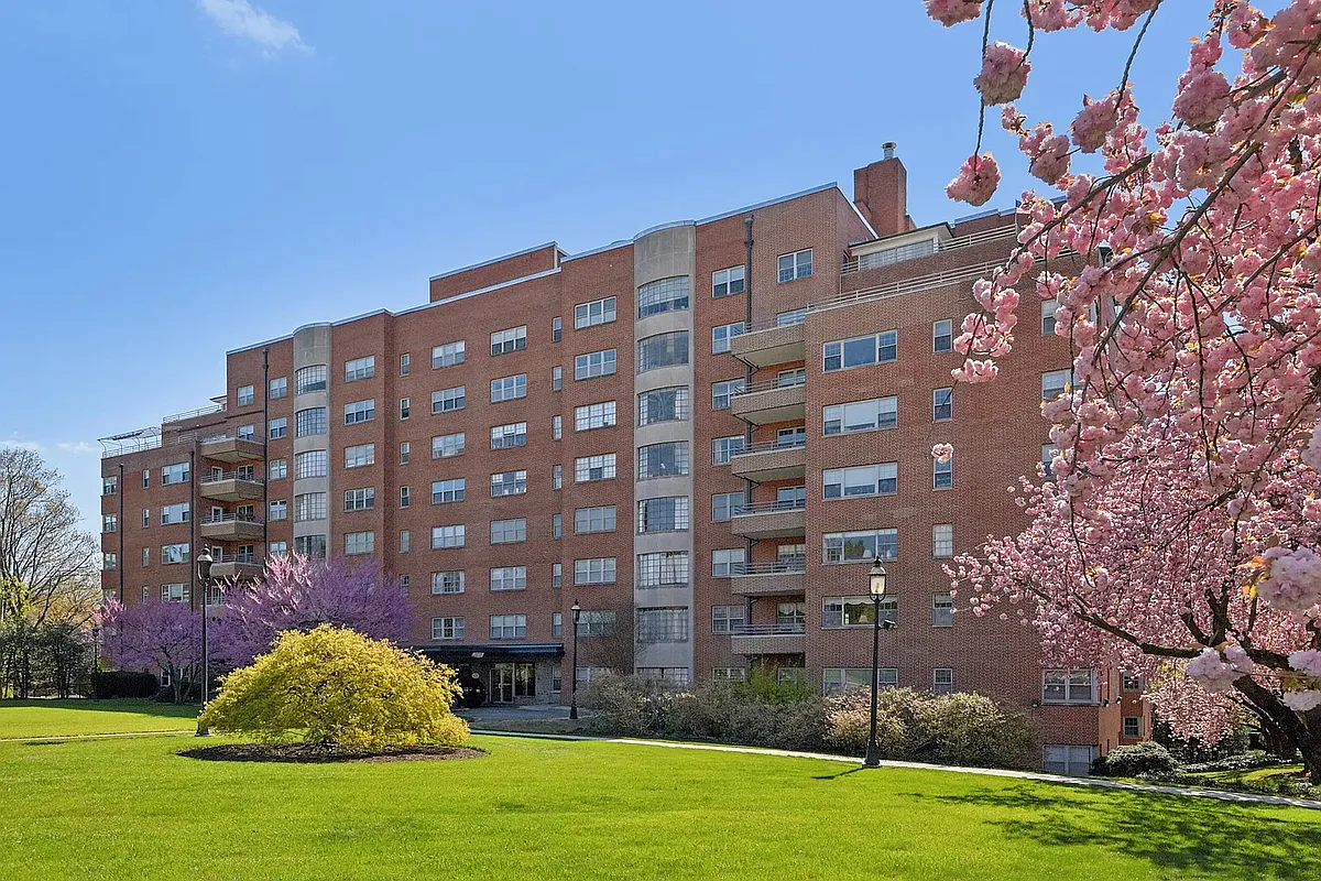 Building Photo - 3601 Greenway #101