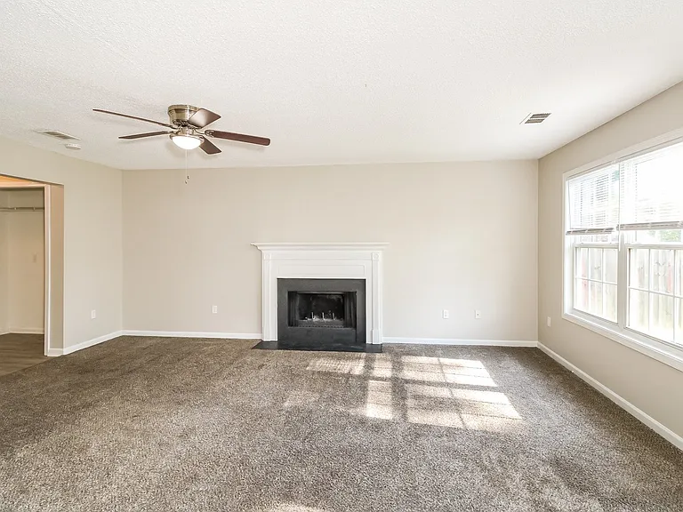 263926_018_living_room_12980841.jpg