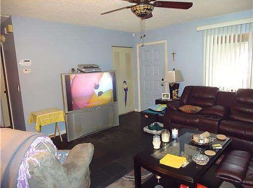 4th image of 8125 Candlewoode Dr