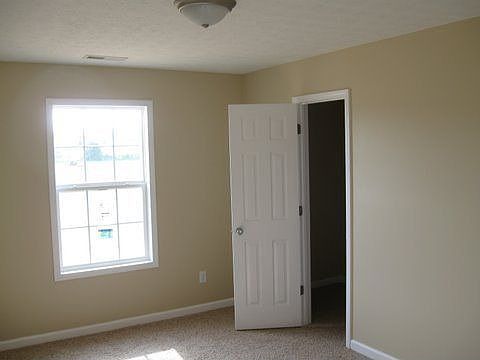 2nd image of 114 Maureen Ln
