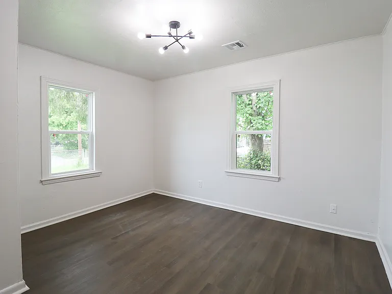 1008 E King Pl — Photo 17