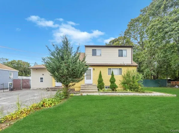 36 Farrington Avenue, Bay Shore, NY 11706