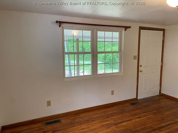 4th image of 6403 Millstone Rd