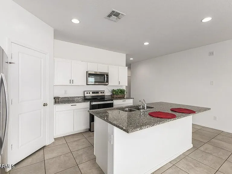 1180 W Paradise Way — Photo 2