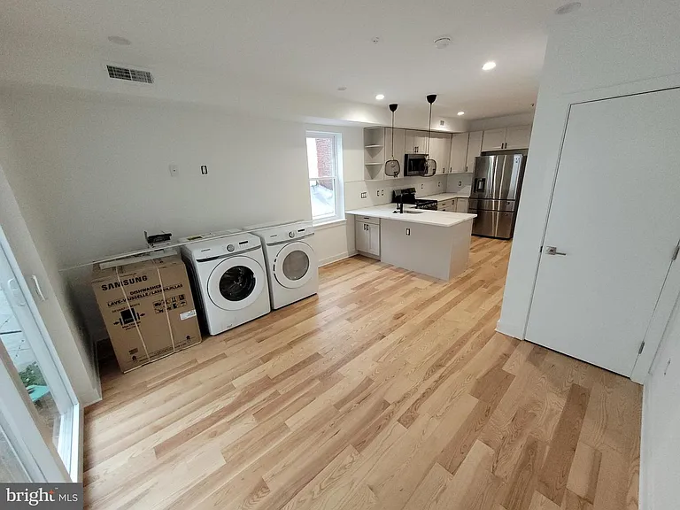 223 E Girard Ave #1R — Photo 7