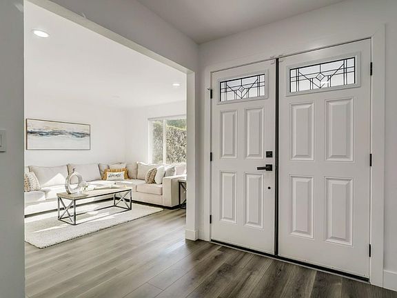 3rd image of 713 River Park Dr