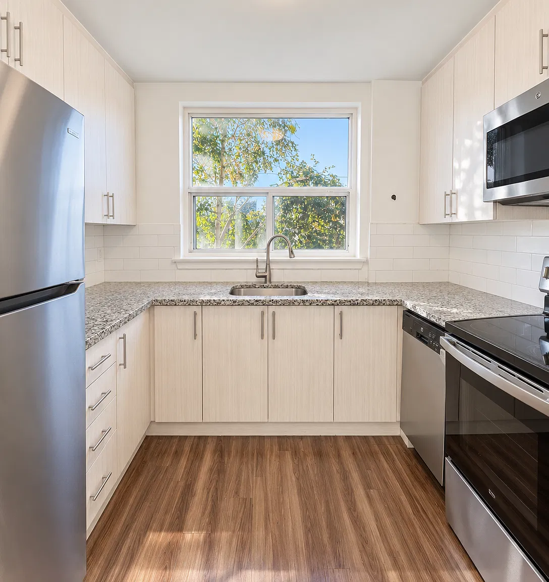 Bansley Apartments — Photo 3