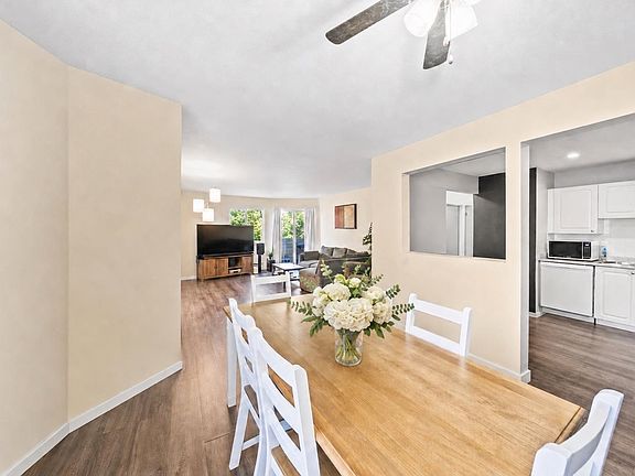 4th image of 11963 223rd St #209