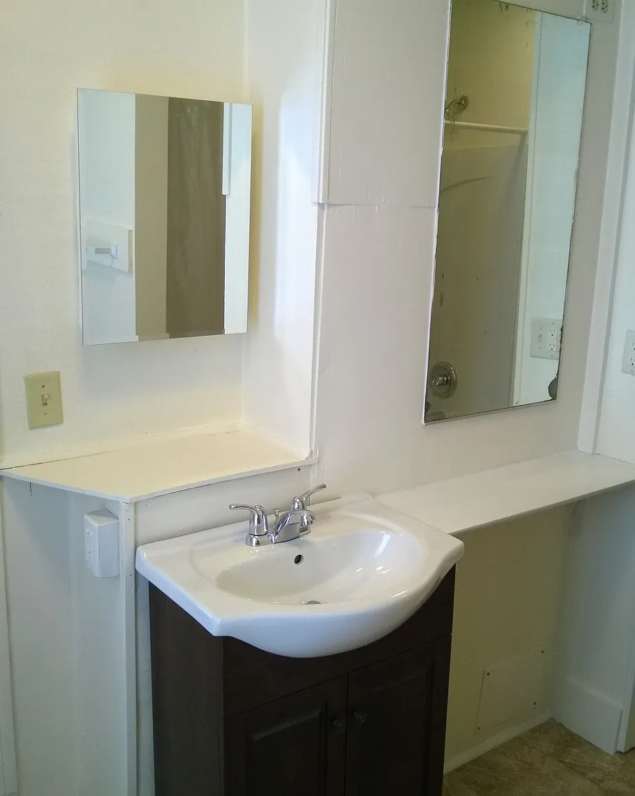 731 Broadway St — Photo 1
