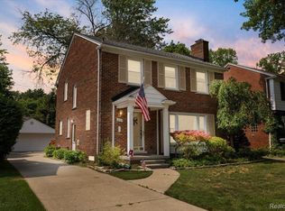 1803 Littlestone Rd, Grosse Pointe Woods, MI 48236