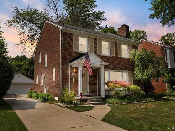 1803 Littlestone Rd, Grosse Pointe Woods, MI 48236