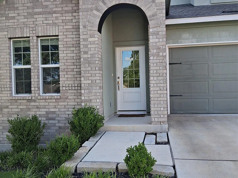 2121 Golden Grain Ln — Photo 3