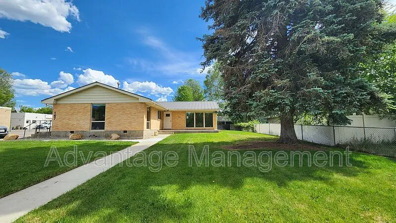 167 W Center Earnshaw #B