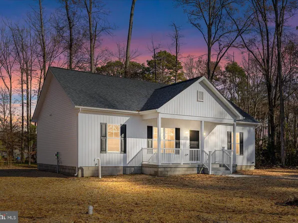 177 Azure Dr, Colonial Beach, VA 22443