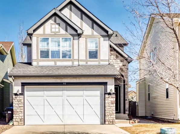44 W Aspen Hills Close SW, Calgary, AB T3H 0C6