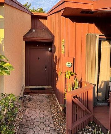 2nd image of 474 SE 11th Ter #1