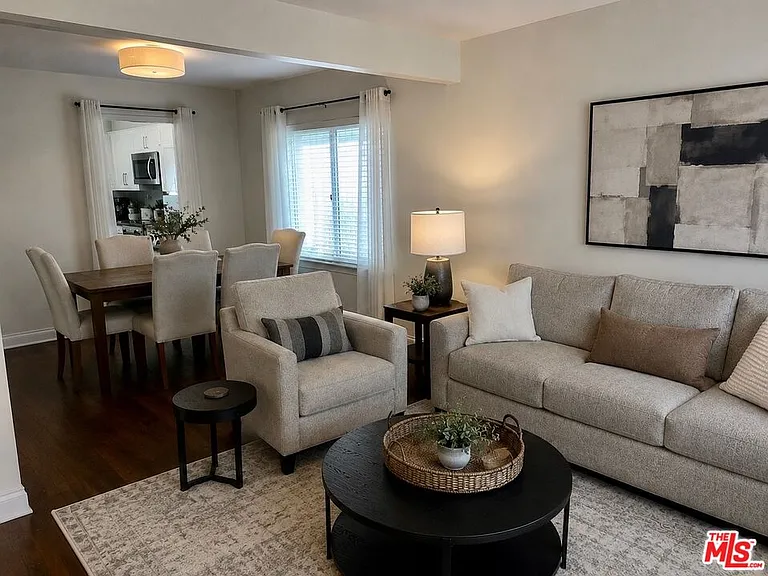 10239 White Oak Ave #1 — Photo 4