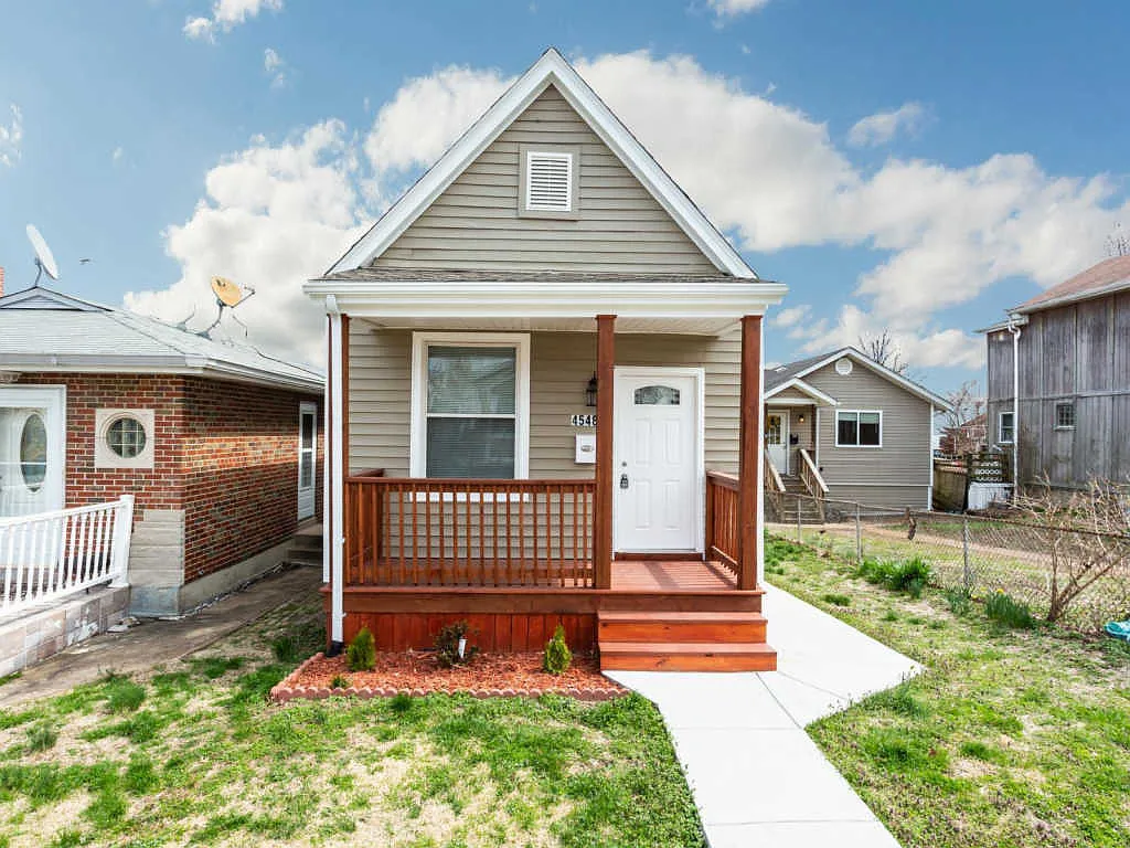4548 Newport Ave photo 1