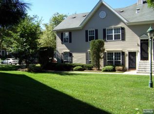 1034 Cumberland Ct, Mahwah, NJ 07430