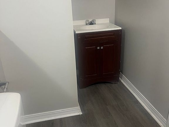 5th image of 6102 Brookville Rd