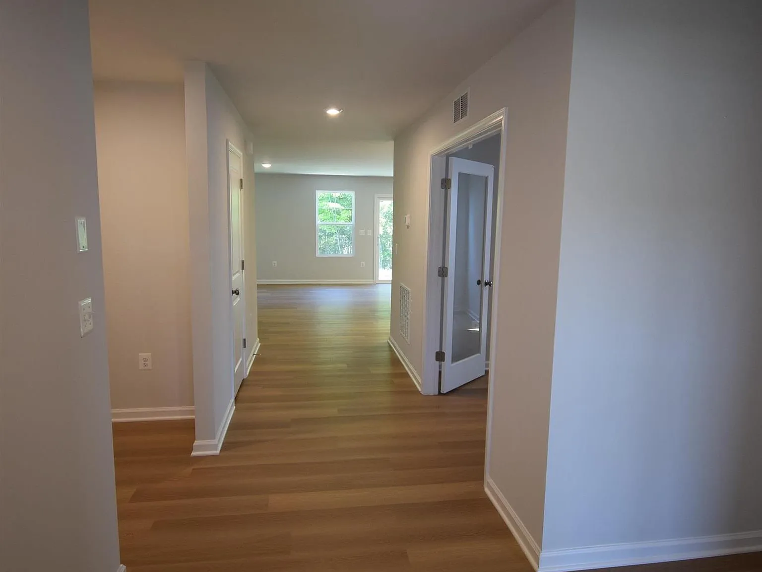 3 bed, 2.0 bath, 1556 sqft, $2,500 — Photo 4