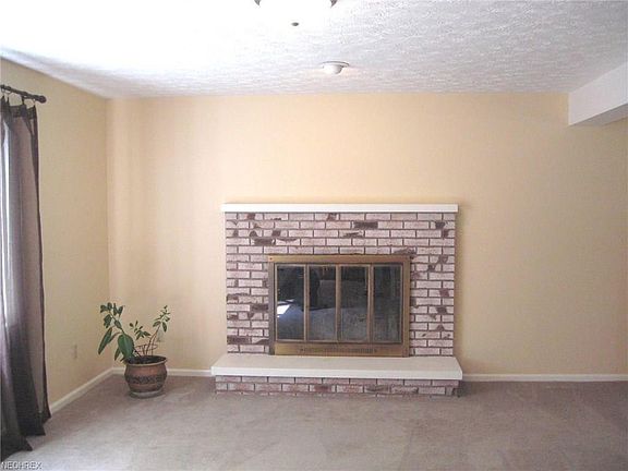 5th image of 190 Walnut Dr