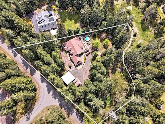 3rd image of 451 E Snowy Owl Drive