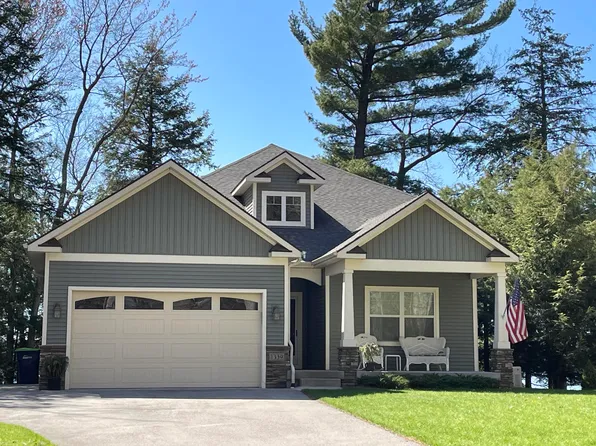 1339 Outer Dr W, Traverse City, MI 49685