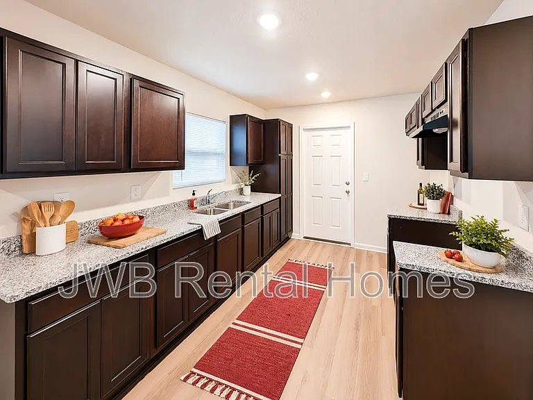 2313 Janette St — Photo 3