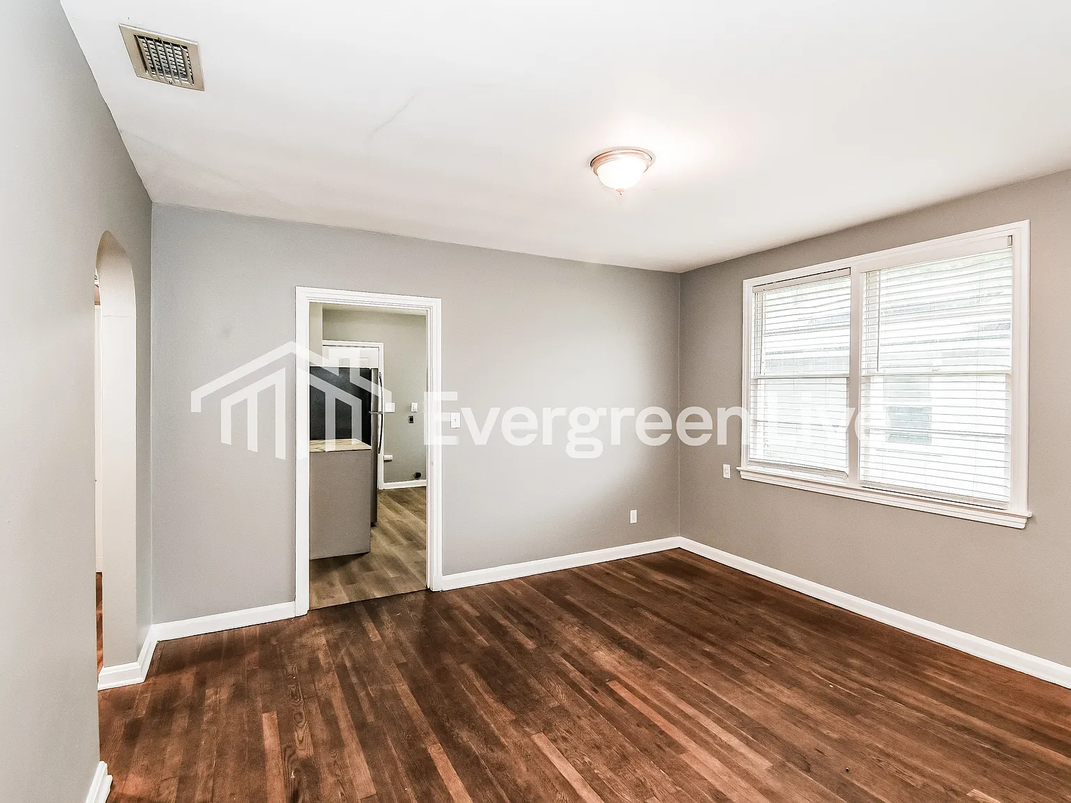 3 bed, 1.0 bath, 1312 sqft, $1,095 — Photo 4