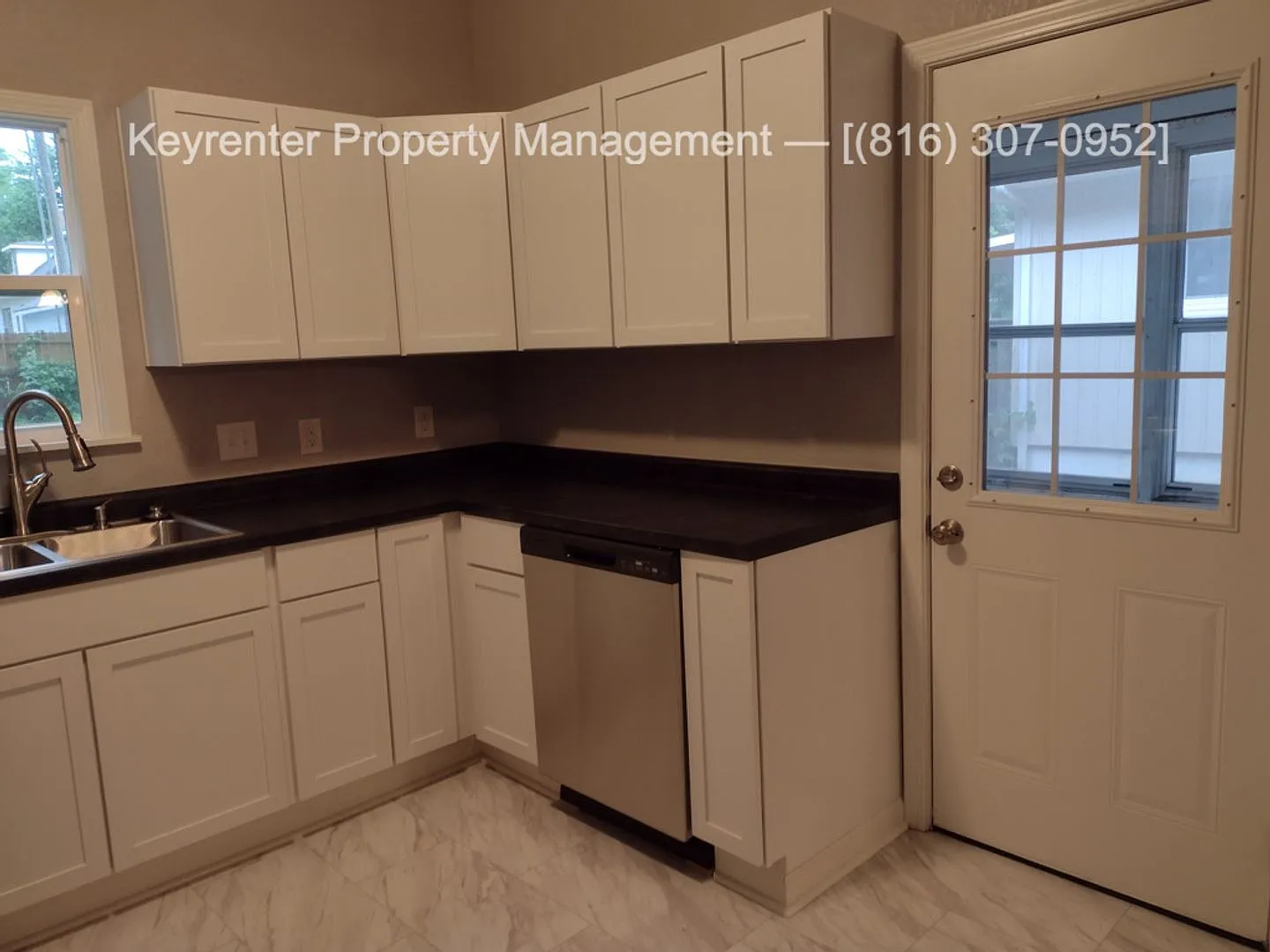 Spacious 4-Bedroom, 2-Bath Home in Independence — Photo 4